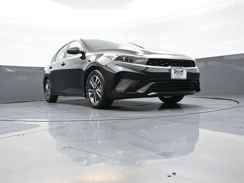 Certified 2023 Kia Forte LXS w/ LXS Technology Package FWD image 26