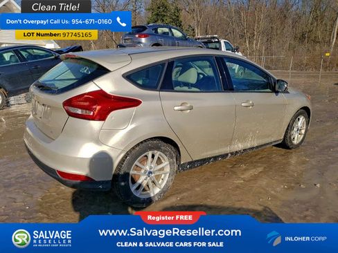 Used 2017 Ford Focus SE image 4