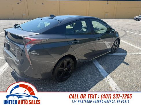 Used 2016 Toyota Prius Four FWD image 5