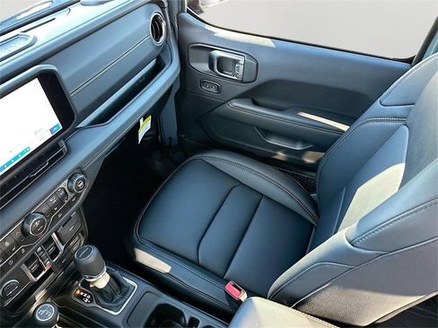 New 2025 Jeep Gladiator Sport image 22
