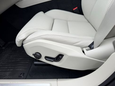 New 2026 Volvo XC60 B5 Ultra w/ Climate Package image 20