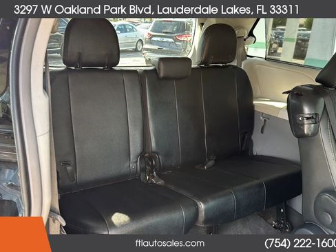 Used 2014 Toyota Sienna SE FWD image 34