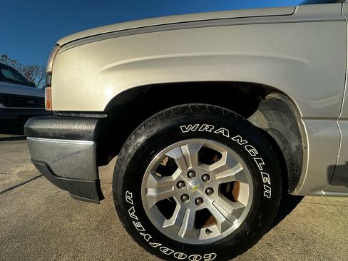 Used 2006 Chevrolet Silverado 1500 W/T image 39