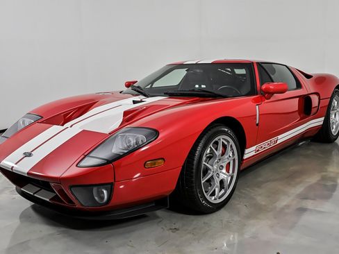Used 2005 Ford GT RWD image 5