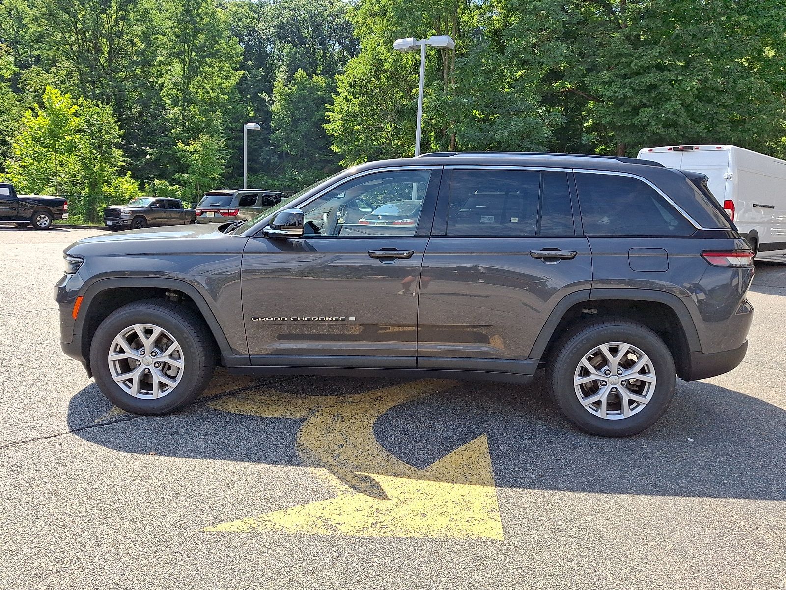 Used 2022 Jeep Grand Cherokee Limited AWD/4WD image 4