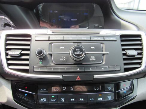 Used 2017 Honda Accord LX image 21