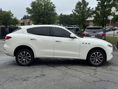 Used 2019 Maserati Levante Base image 7