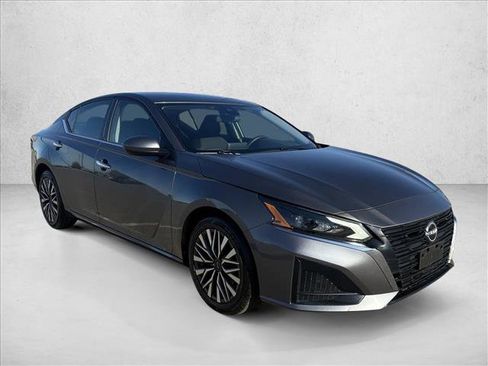 Used 2023 Nissan Altima 2.5 SV image 3