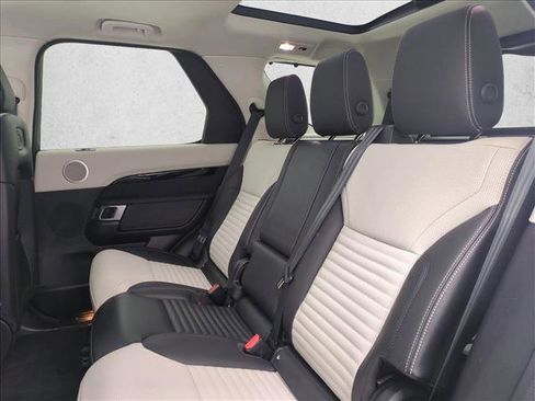 Certified 2025 Land Rover Discovery S AWD/4WD image 22