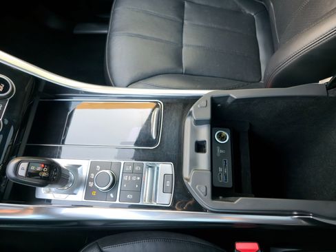 Used 2017 Land Rover Range Rover Sport HSE image 21