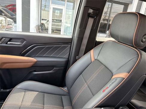 Used 2025 GMC Canyon AT4 image 20