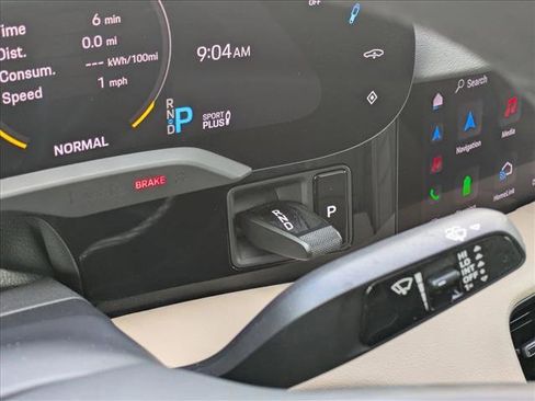 Used 2023 Porsche Taycan image 12