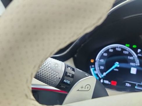 Used 2025 Genesis Electrified GV70 Advanced w/ Prestige Package image 42