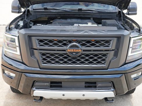 Used 2021 Nissan Titan PRO-4X w/ Pro-4x Convenience Package AWD/4WD image 8