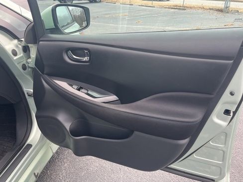 Used 2018 Nissan Leaf SV w/ SV Technology Package image 15