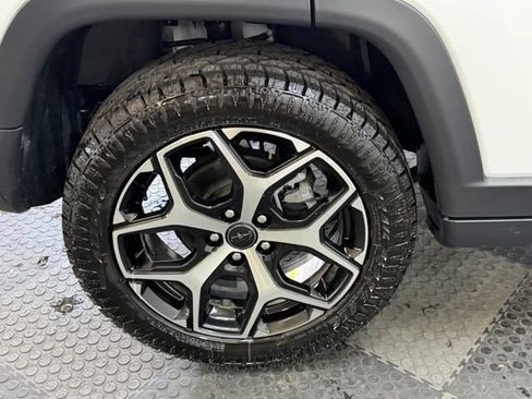 Certified 2025 Jeep Compass Limited AWD/4WD image 13