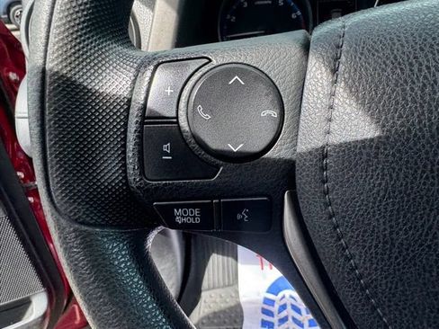 Used 2018 Toyota RAV4 LE FWD image 20