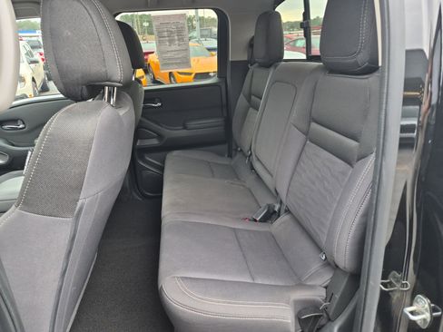 Used 2023 Nissan Frontier SV w/ Technology Package image 16