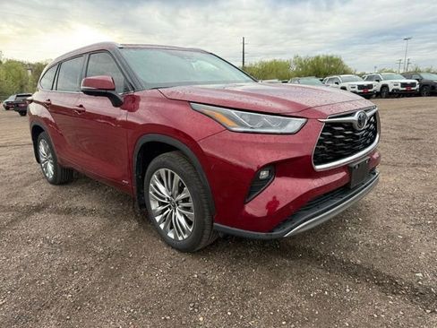 Used 2025 Toyota Highlander Platinum AWD/4WD image 7