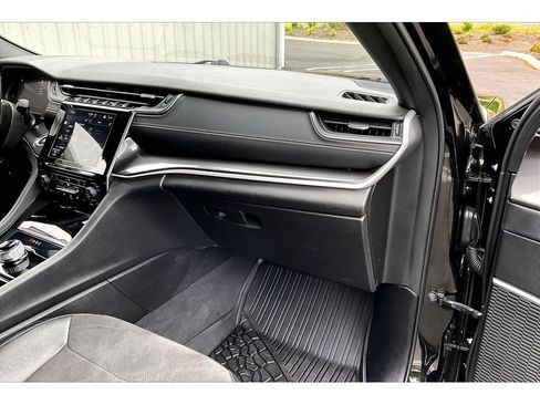 Used 2022 Jeep Grand Cherokee Altitude AWD/4WD image 16
