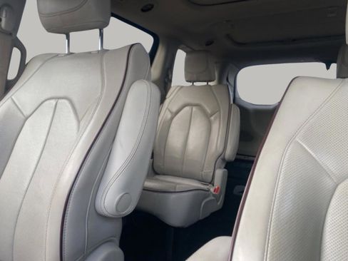 Used 2020 Chrysler Pacifica Limited image 25