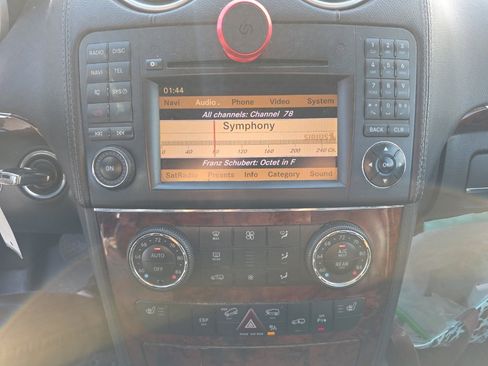 Used 2011 Mercedes-Benz GL 320 BlueTEC 4MATIC image 16