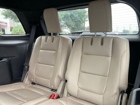 Used 2018 Ford Explorer XLT w/ Equipment Group 202A FWD image 9