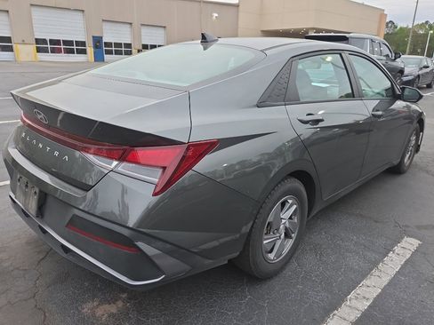 Used 2024 Hyundai Elantra SE image 6