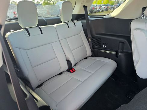 New 2026 Ford Explorer Platinum image 31