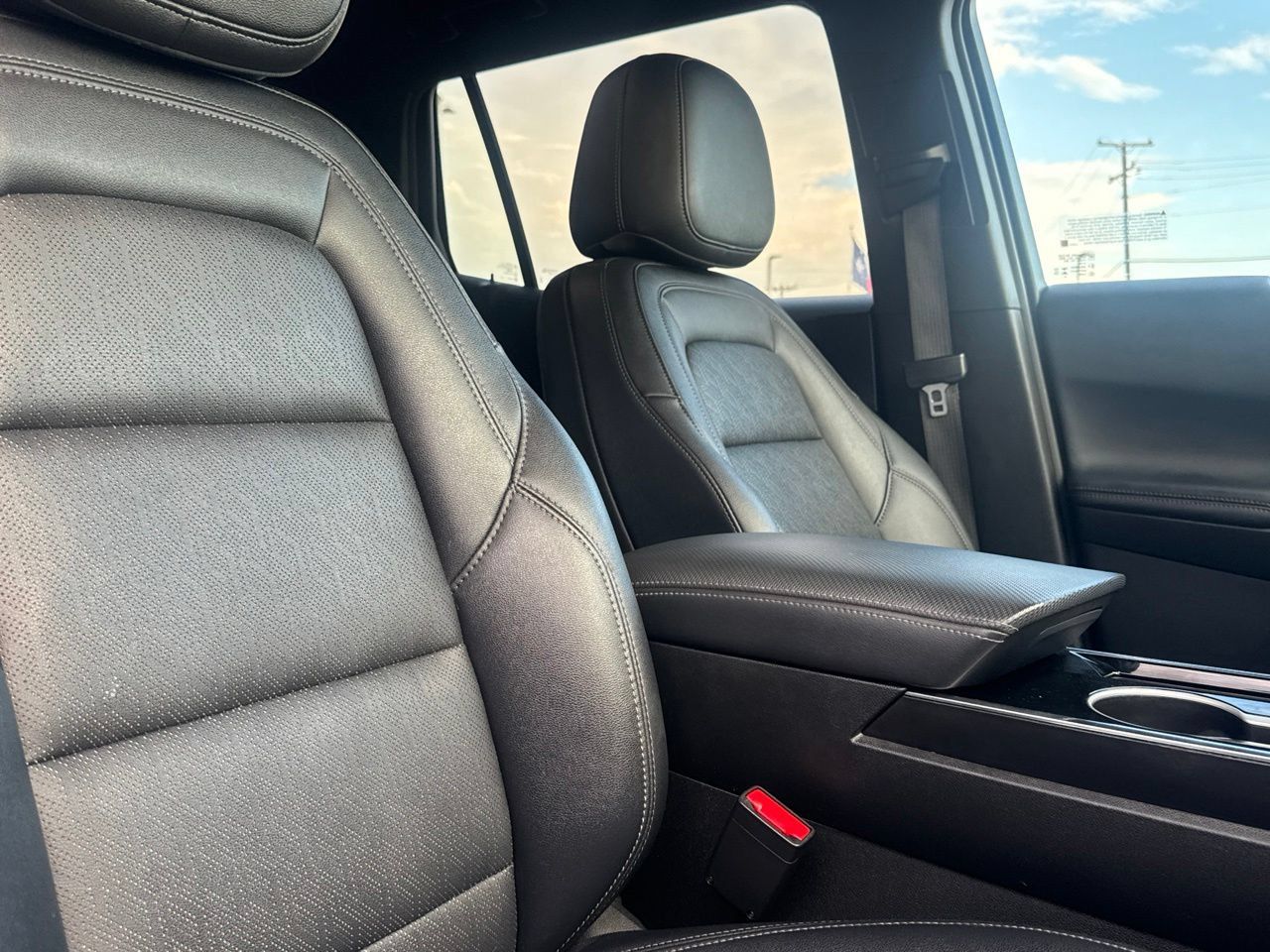 Used 2025 Chevrolet Equinox LT w/ Convenience Package II FWD image 29