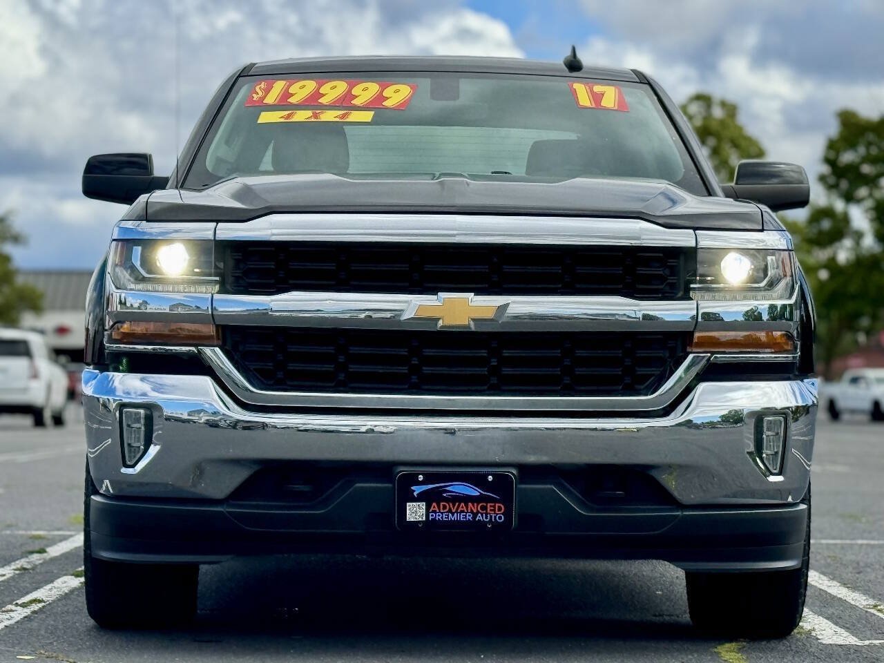 Used 2017 Chevrolet Silverado 1500 LT w/ LT Eassist Package AWD/4WD image 17