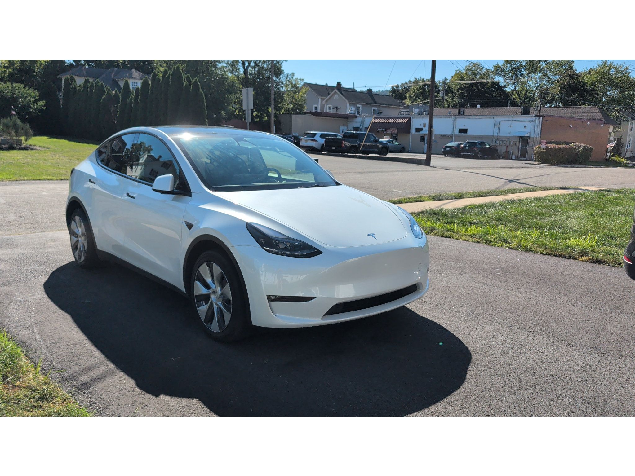 Used 2023 Tesla Model Y Long Range AWD/4WD image 1