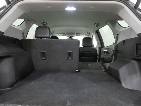 Used 2023 GMC Terrain SLT image 26