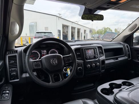 Used 2021 RAM 1500 Tradesman w/ Chrome Appearance Group RWD image 17