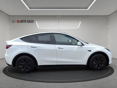 Used 2021 Tesla Model Y Long Range AWD/4WD image 6