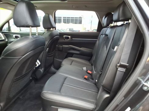 Used 2025 Kia Sorento S w/ Panoramic Sunroof Package image 12