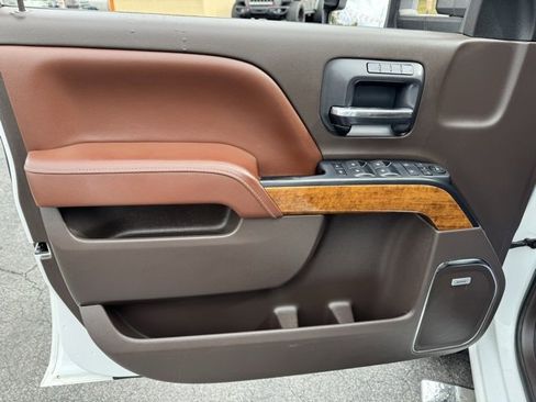 Used 2015 Chevrolet Silverado 2500 High Country w/ Duramax Plus Package image 9