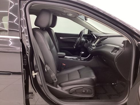 Used 2019 Chevrolet Impala LT FWD image 17