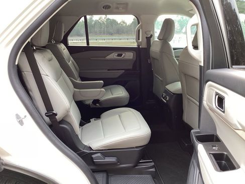 Used 2025 Ford Explorer Active w/ Active Comfort Package image 37