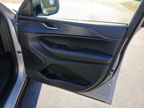 New 2025 Jeep Grand Cherokee Laredo X w/ Luxury Tech Group I image 34