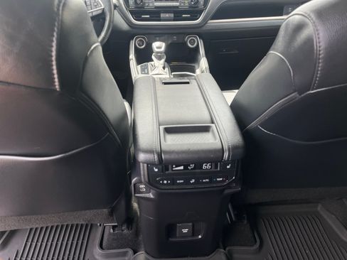 Used 2024 Toyota Grand Highlander AWD image 36