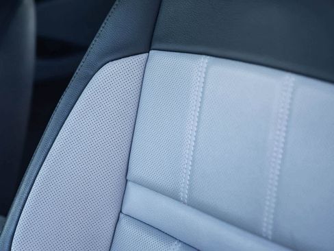 Used 2022 Land Rover Range Rover Evoque R-Dynamic SE image 28