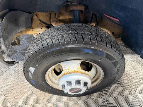 Used 2004 GMC Sierra 3500 W/T w/ Heavy-Duty Power Package image 21