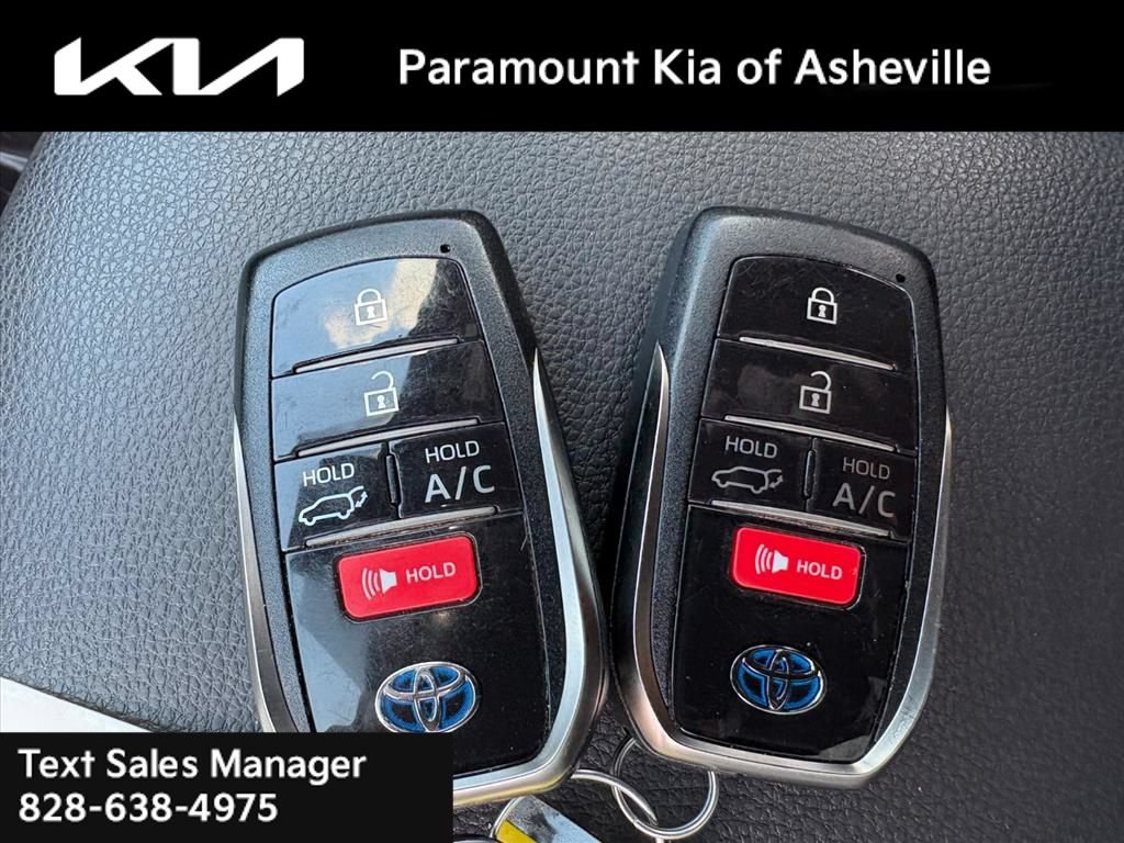 Used 2021 Toyota RAV4 SE w/ Weather & Moonroof Package AWD/4WD image 27