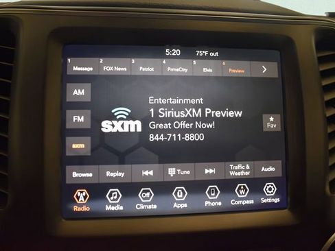 Used 2019 Jeep Cherokee Trailhawk AWD/4WD image 26