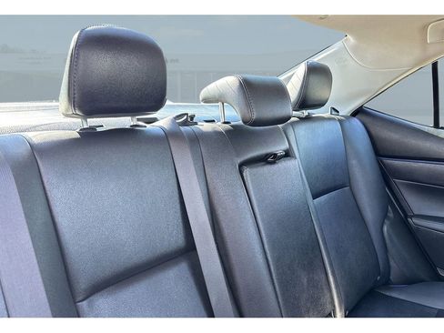 Used 2018 Toyota Corolla XSE image 19