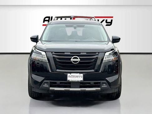 Used 2023 Nissan Pathfinder SL w/ Lighting Package (N92) AWD/4WD image 2