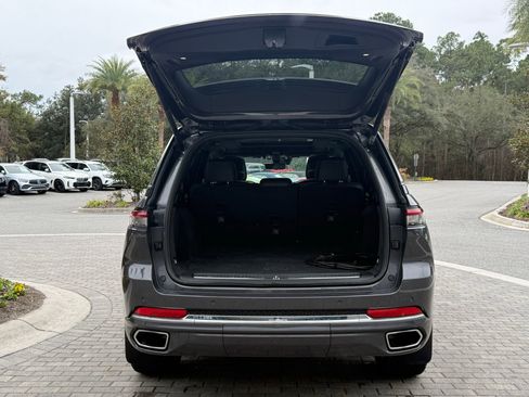 Used 2022 Jeep Grand Cherokee Overland w/ Advanced Protech Group III image 22