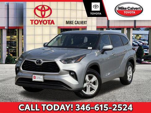 Certified 2025 Toyota Highlander LE image 1