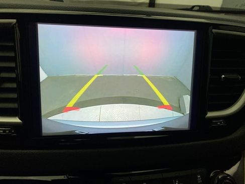 Used 2024 Chrysler Pacifica Touring-L FWD image 18